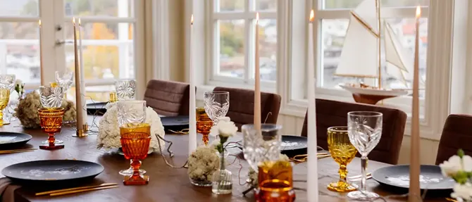 Chambre Sèparèe Perfekt for dere opp til 10 personer! Ønsker dere en lunsj eller middag i eget privat rom, er dette det beste valget.